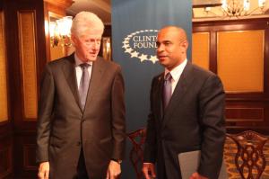 Haiti: La démission du Premier ministre serait un désastre selon Clinton