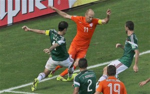 Arjen Robben atakan ekip Hollandais an fè eskiz pou plonje li te plonje an