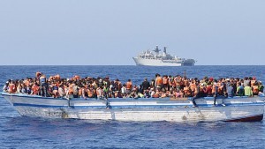 Monde: 3000 migrants sur 22 bateaux à la dérive en Méditerranée