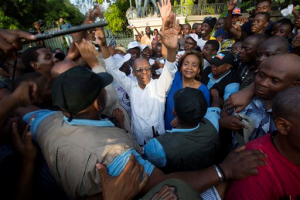 Haiti: JB Aristide «Riches et pauvres, il faut nous entendre, pour recoudre le drapeau de l’unité»