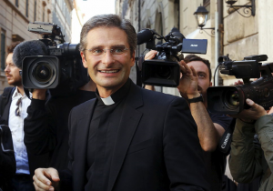 Monde: Le prêtre qui a révélé son homosexualité dans les journaux est démis de ses fonctions