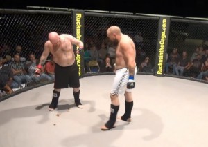 Monde: Un combattant d’arts martiaux mixtes fait caca en plein duel sur le ring (video)