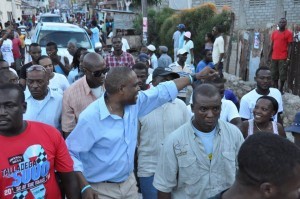 Haiti: Le cortège de Jean-Henry Céant impliqué dans un accident