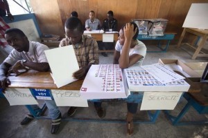Haiti: Congédiement de plusieurs superviseurs électoraux et membres de bureaux de vote