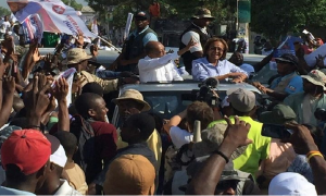 Haiti: Jean-Bertrand Aristide et Maryse Narcisse en campagne dans les rues de Port-au-Prince