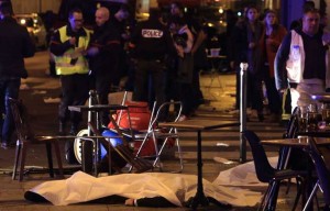 Attaques terroristes à Paris: Au moins 43 morts