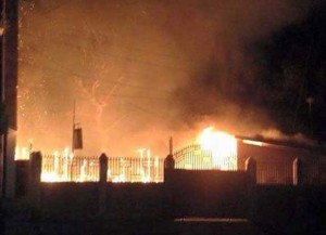 HAITI: L’école nationale de Léogâne vient d’être brûlée par des hommes  non identifiés. ( VIDEO )